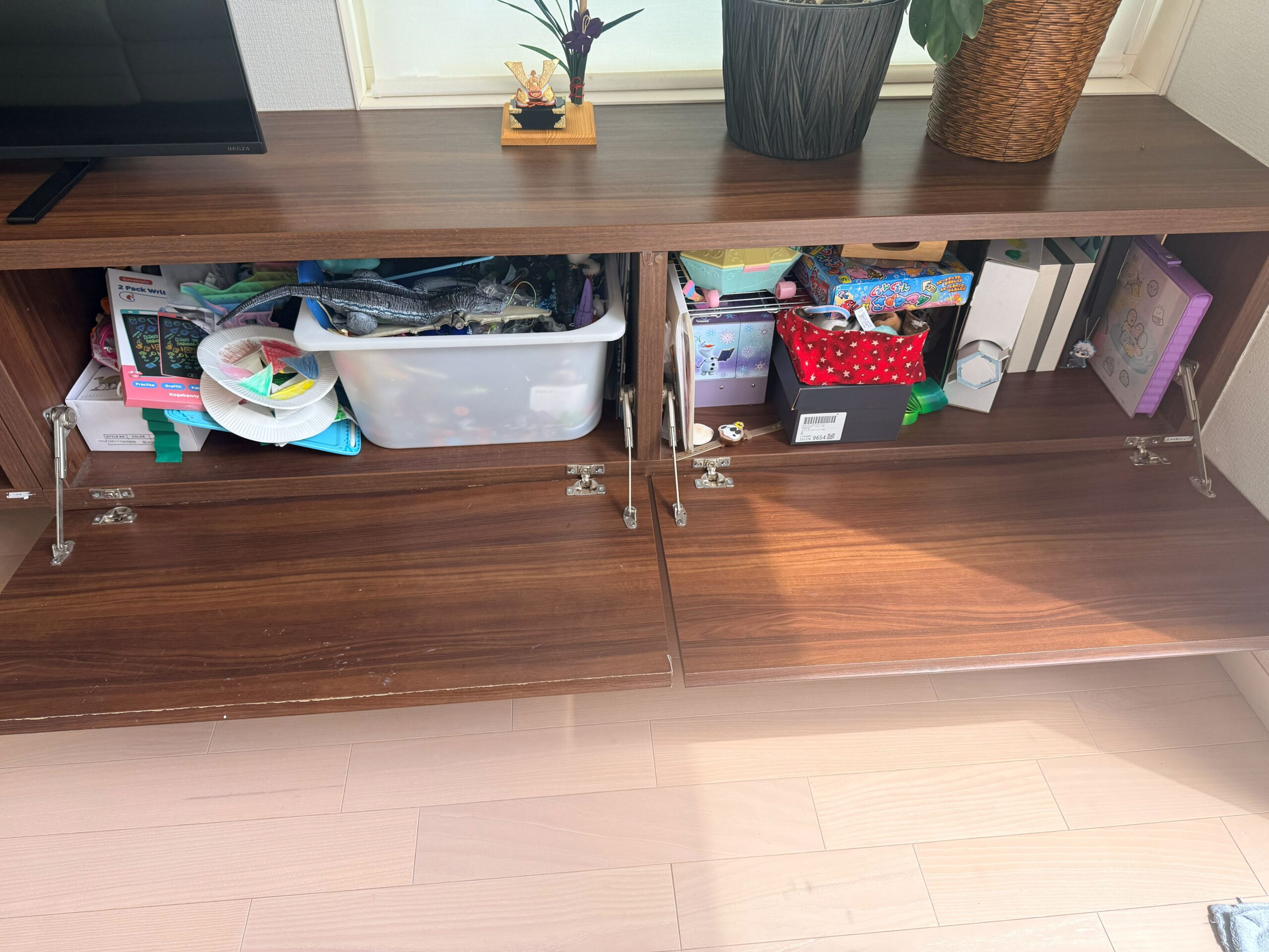 テレビ下の棚（中身）